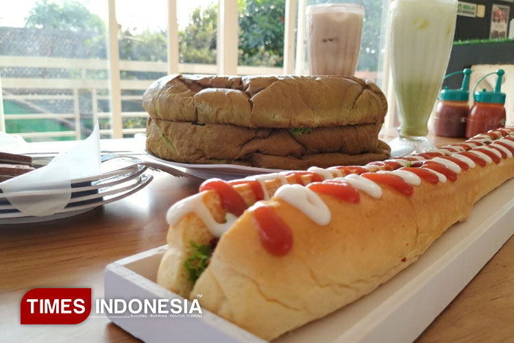 Kuliner Legendaris Burger Buto Hadir untuk Masyarakat Kediri